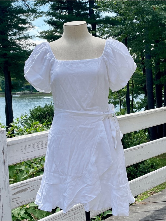Trixxi Dresses & Skirts - Trixxi White Puff-Sleeve Wrap Mini Dress Size Medium-Brand New ✨